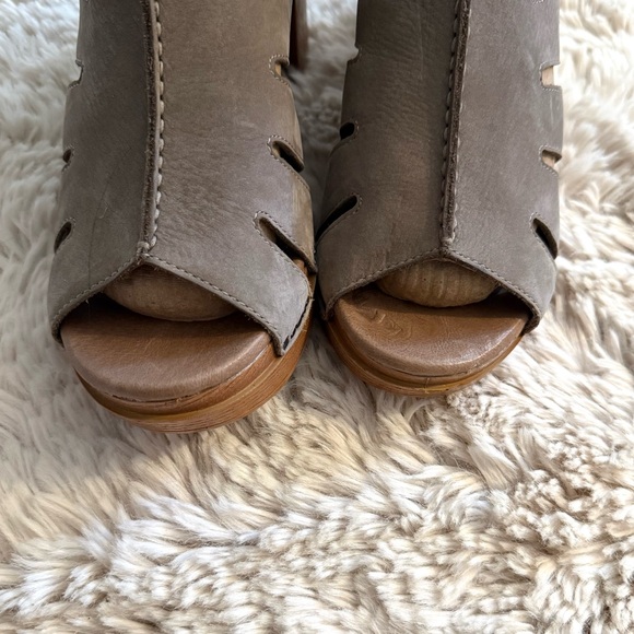 DANSKO Demetra Taupe Peep Tow Sandal Sz 39 - Picture 8 of 15